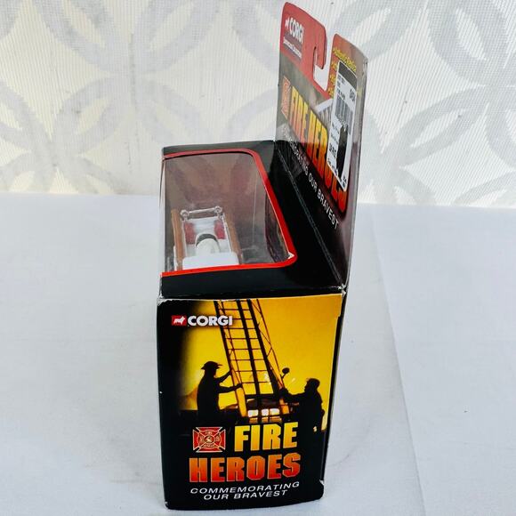 Corgi Showcase Collection Fire Heroes Baltimore Fire Dept. 1966 Fire Pumper - Picture 4 of 5